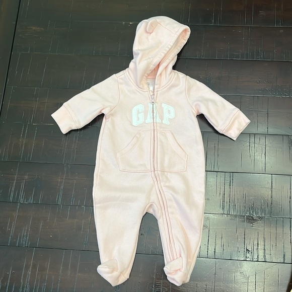 Baby girl 0-3mo and 0-6mo clothes bundle, pants and top set, gap baby one piece - Picture 7 of 12